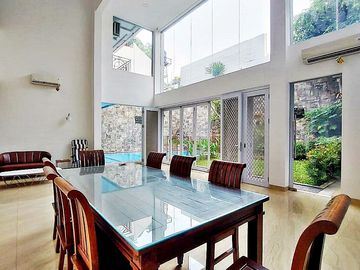 Rumah Dalam Komplek Elite Siap Huni & Baru Renovasi Dijual Di Area Sekitar Patra Jaksel