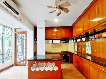 Rumah Dalam Komplek Elite Siap Huni & Baru Renovasi Dijual Di Area Sekitar Patra Jaksel