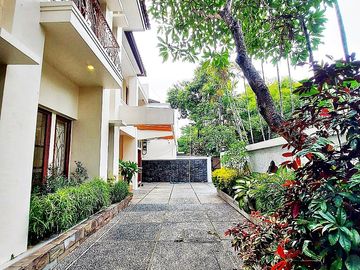 Rumah Dalam Komplek Elite Siap Huni & Baru Renovasi Dijual Di Area Sekitar Patra Jaksel