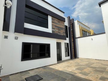 CASA EN VENTA (ejido) DENTRO DE PRIVADA EN CACALOMACAN A 5min DE PASEO COLON DE TOLUCA