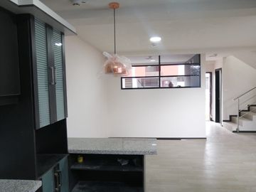 CASA EN VENTA POR ESTRENAR SANTA ROSA