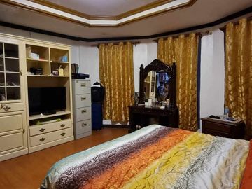 1296sqm Corner  Lot  with 4 units 2-storey apartment and Bungalow House with pool for SALE in Malabanias Angeles City Pampanga