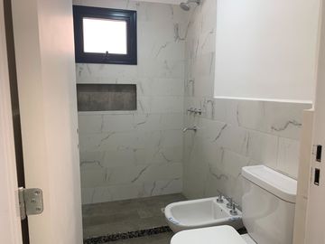 EN VENTA HERMOSA Y COMODA CASA A ESTRENAR
