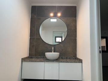 EN VENTA HERMOSA Y COMODA CASA A ESTRENAR
