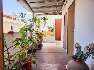 Se Vende Casa A Precio De Terreno Zona Centrica De Miraflores Ideal Para Inversionistas !!!