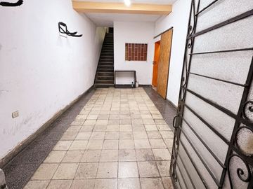 Se Vende Casa A Precio De Terreno Zona Centrica De Miraflores Ideal Para Inversionistas !!!