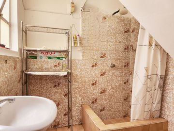 Se Vende Casa A Precio De Terreno Zona Centrica De Miraflores Ideal Para Inversionistas !!!
