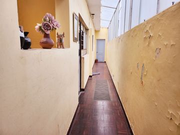 Se Vende Casa A Precio De Terreno Zona Centrica De Miraflores Ideal Para Inversionistas !!!