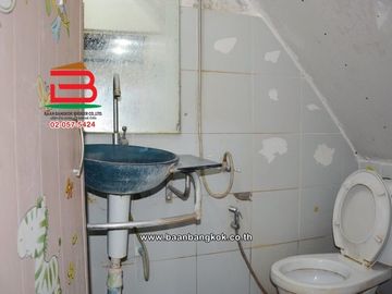 บ้านเดี่ยว หมู่บ้าน พรธิสาร 8 เนื้อที่ 40 ตรว ติดถนนธัญบุรี-วังน้อย ตำบลคลองหก อำเภอคลองหลวง จังหวัดปทุมธานี