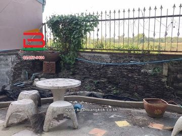 บ้านเดี่ยว หมู่บ้าน พรธิสาร 8 เนื้อที่ 40 ตรว ติดถนนธัญบุรี-วังน้อย ตำบลคลองหก อำเภอคลองหลวง จังหวัดปทุมธานี