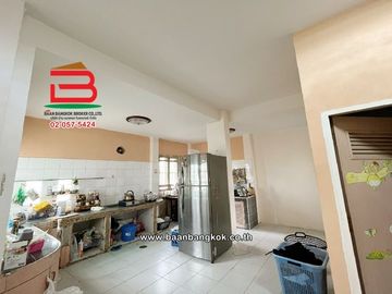 บ้านเดี่ยว หมู่บ้าน พรธิสาร 8 เนื้อที่ 40 ตรว ติดถนนธัญบุรี-วังน้อย ตำบลคลองหก อำเภอคลองหลวง จังหวัดปทุมธานี