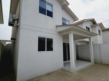 Venta de casa en etapa Soleana de Casalaguna- Casa Camelia a pocos minutos Riocentro Dorado, La Aurora