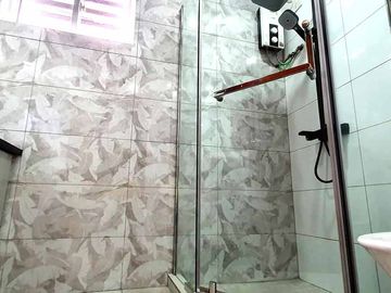 3 Storey Townhouse for sale in V Luna Brgy Pinyahan near Teacher Village Diliman Quezon City