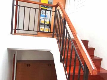 3 Storey Townhouse for sale in V Luna Brgy Pinyahan near Teacher Village Diliman Quezon City