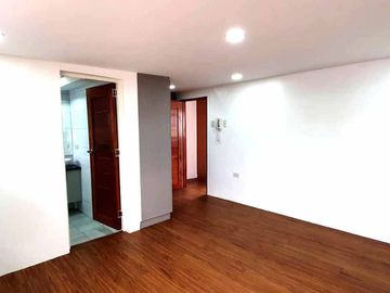 3 Storey Townhouse for sale in V Luna Brgy Pinyahan near Teacher Village Diliman Quezon City