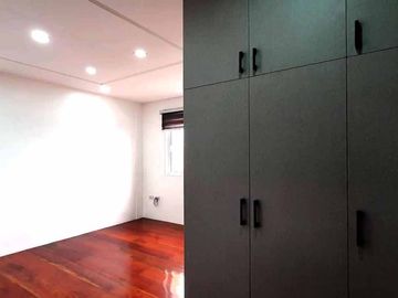3 Storey Townhouse for sale in V Luna Brgy Pinyahan near Teacher Village Diliman Quezon City