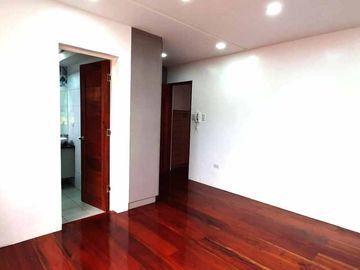 3 Storey Townhouse for sale in V Luna Brgy Pinyahan near Teacher Village Diliman Quezon City