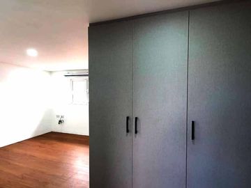 3 Storey Townhouse for sale in V Luna Brgy Pinyahan near Teacher Village Diliman Quezon City