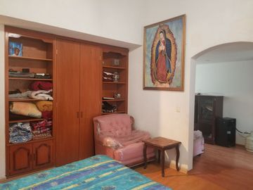 Casa 12 años en calle cerrada a 3 cuadras del Fraccionamiento Tlalpuente. Zona de bosque.
