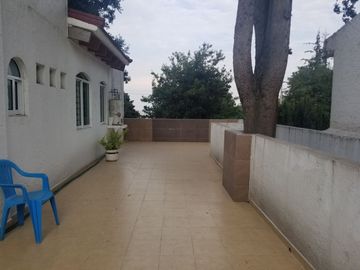 Casa 12 años en calle cerrada a 3 cuadras del Fraccionamiento Tlalpuente. Zona de bosque.