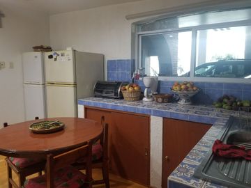 Casa 12 años en calle cerrada a 3 cuadras del Fraccionamiento Tlalpuente. Zona de bosque.
