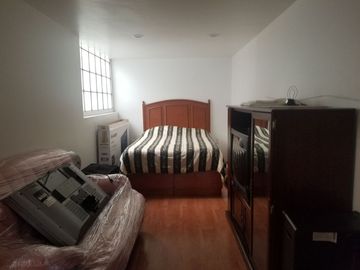 Casa 12 años en calle cerrada a 3 cuadras del Fraccionamiento Tlalpuente. Zona de bosque.
