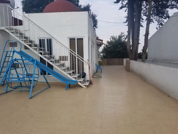 Casa 12 años en calle cerrada a 3 cuadras del Fraccionamiento Tlalpuente. Zona de bosque.