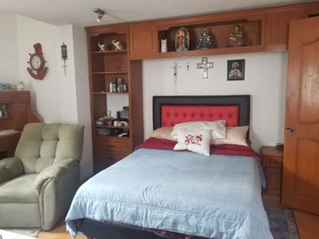 Casa 12 años en calle cerrada a 3 cuadras del Fraccionamiento Tlalpuente. Zona de bosque.