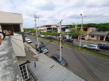 CASA COMERCIAL EN ZONA NORTE SECTOR GASTRONÓMICO DE PORTOVIEJO