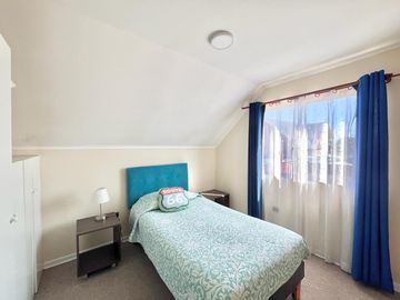 Se vende casa segura en condominio cerrado, 3 piezas 3 baños, sector Rauquen, Curicó