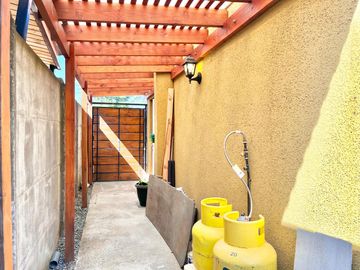 Se vende casa segura en condominio cerrado, 3 piezas 3 baños, sector Rauquen, Curicó