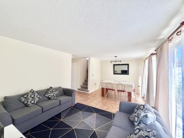 Se vende casa segura en condominio cerrado, 3 piezas 3 baños, sector Rauquen, Curicó