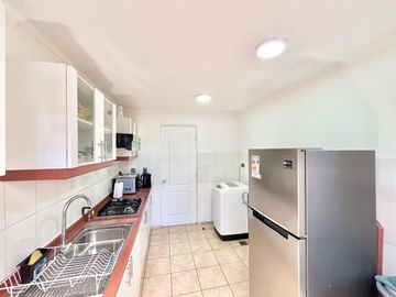 Se vende casa segura en condominio cerrado, 3 piezas 3 baños, sector Rauquen, Curicó