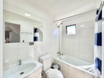 Se vende casa segura en condominio cerrado, 3 piezas 3 baños, sector Rauquen, Curicó