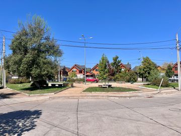 Se vende casa segura en condominio cerrado, 3 piezas 3 baños, sector Rauquen, Curicó
