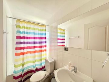Se vende casa segura en condominio cerrado, 3 piezas 3 baños, sector Rauquen, Curicó
