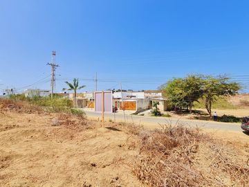 Venta de Terreno esquinero en el sector Punta Blanca, entrada 5, Santa Elena