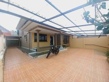 CASA AMPLIA EN VENTA UBICADA EN MIRAFLORES