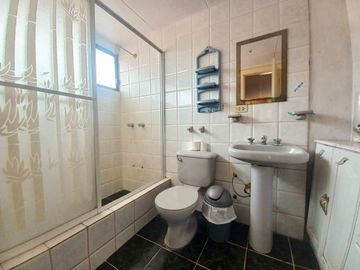 CASA AMPLIA EN VENTA UBICADA EN MIRAFLORES