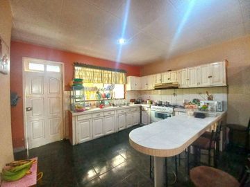 CASA AMPLIA EN VENTA UBICADA EN MIRAFLORES