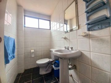 CASA AMPLIA EN VENTA UBICADA EN MIRAFLORES