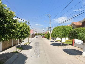 Hermosa y amplia casa de remate bancario en el Fraccionamiento Condado, León, Guanajuato!