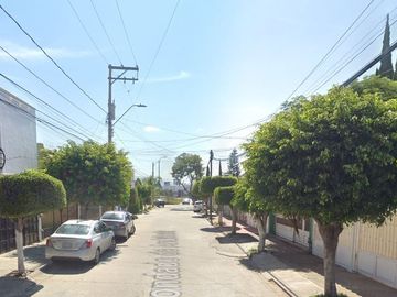Hermosa y amplia casa de remate bancario en el Fraccionamiento Condado, León, Guanajuato!