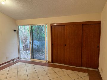 AMPLIA CASA CON EXCELENTE UBICACIÓN EN TLALTENANGO