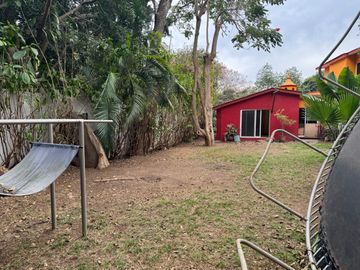 AMPLIA CASA CON EXCELENTE UBICACIÓN EN TLALTENANGO