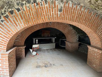 AMPLIA CASA CON EXCELENTE UBICACIÓN EN TLALTENANGO