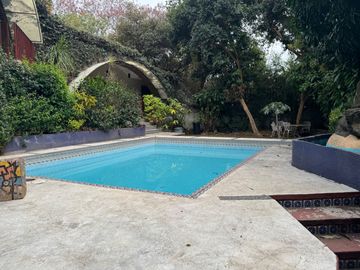 AMPLIA CASA CON EXCELENTE UBICACIÓN EN TLALTENANGO