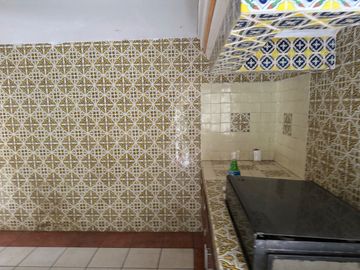 AMPLIA CASA CON EXCELENTE UBICACIÓN EN TLALTENANGO