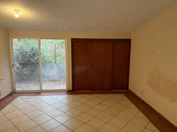 AMPLIA CASA CON EXCELENTE UBICACIÓN EN TLALTENANGO