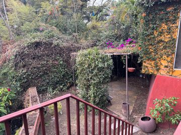 AMPLIA CASA CON EXCELENTE UBICACIÓN EN TLALTENANGO